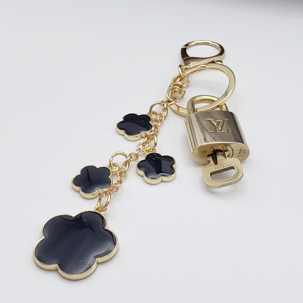 Louis Vuitton Gold Padlock Key 🔒 Authentic LV Charm + Unbranded Flower Keychain - Picture 4 of 10
